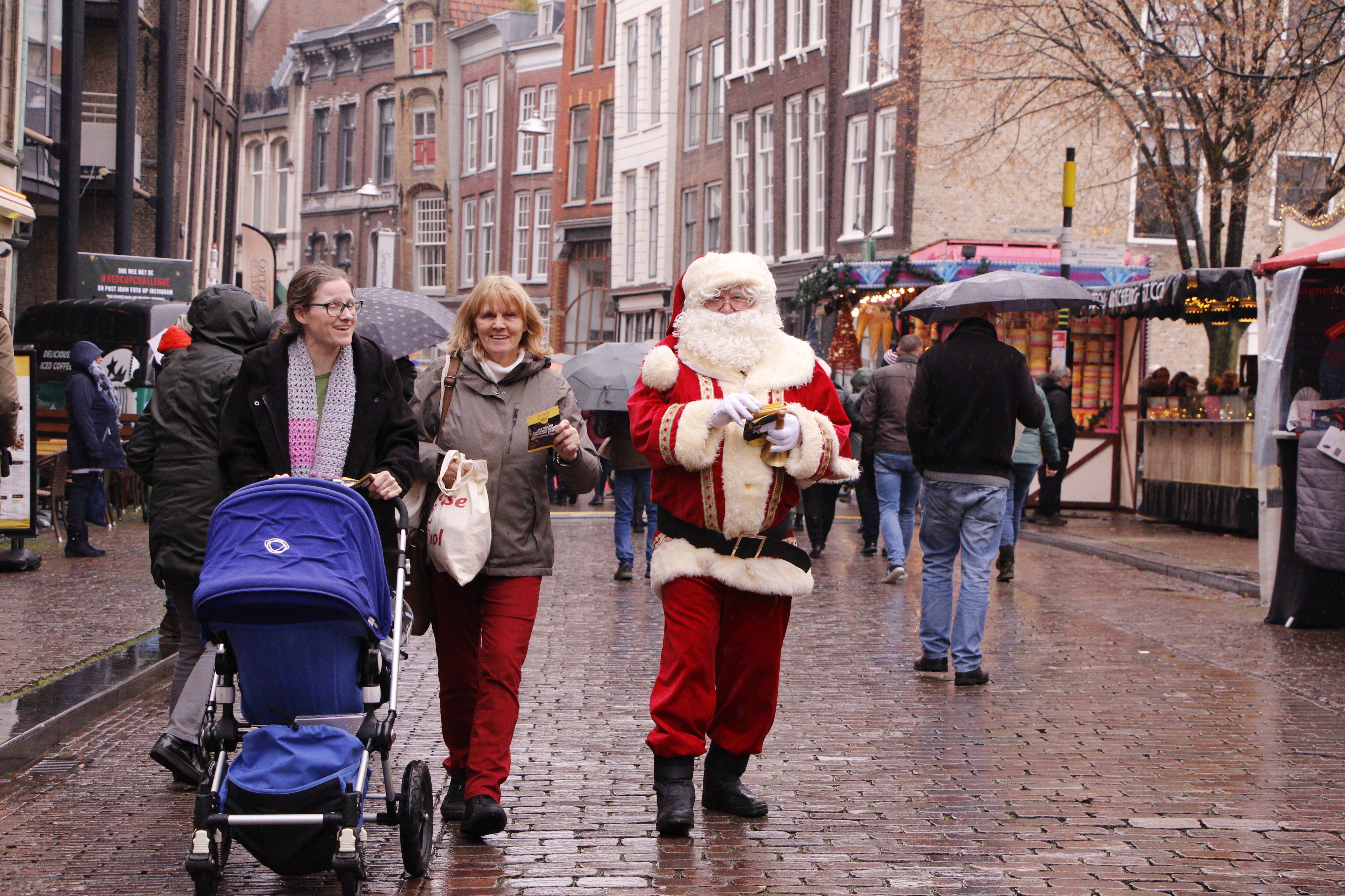 Kerstman op de kerstmarkt. Foto: Rob de Kievith