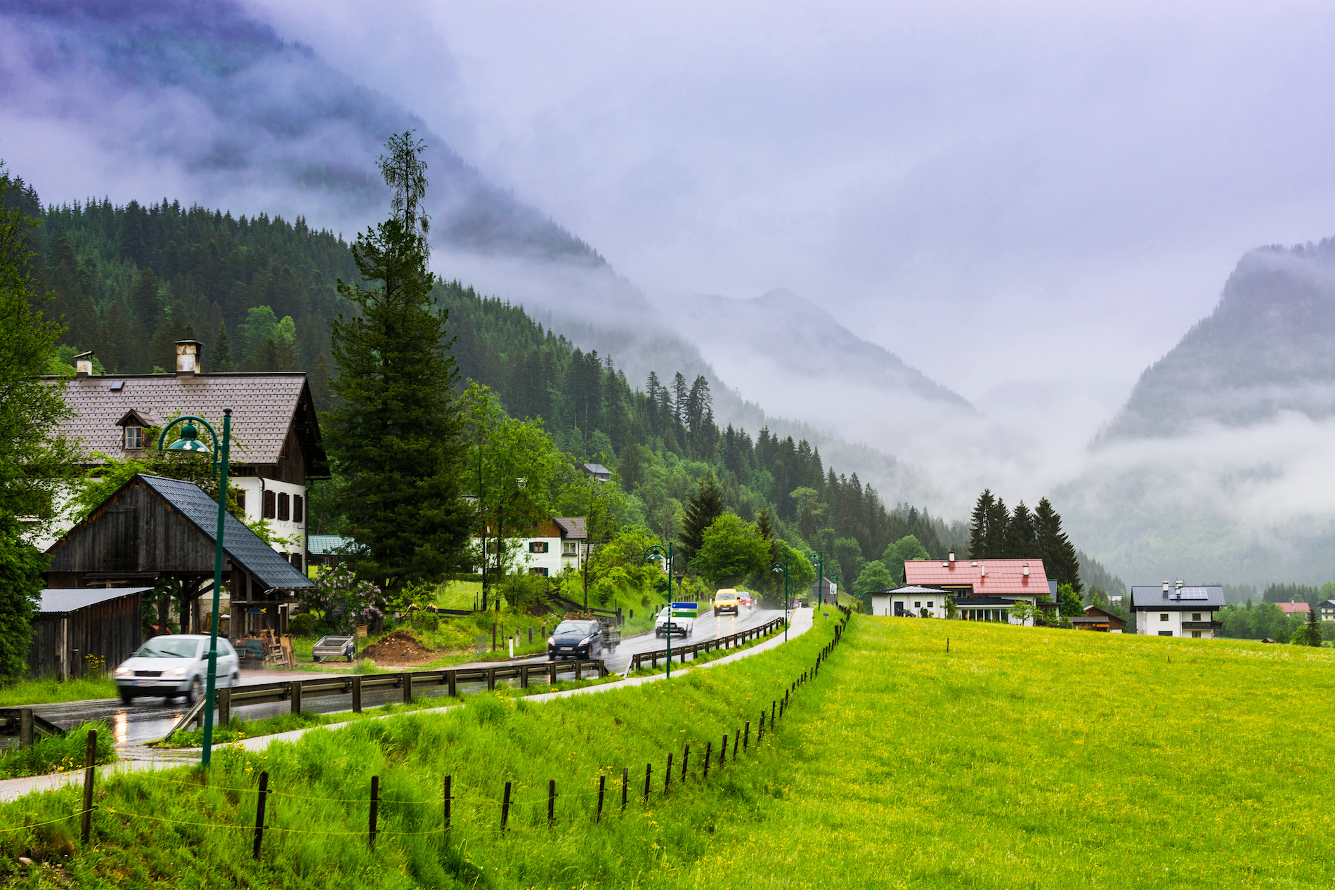 Regen in de zomer in Oostenrijk. Foto: Adobe Stock / Laurentiu