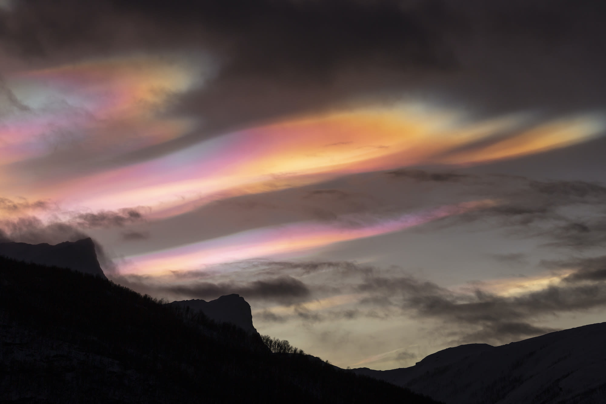 Golvende parelmoerwolken in Scandinavië. Foto: Adobe Stock / Jack Gerhardsen