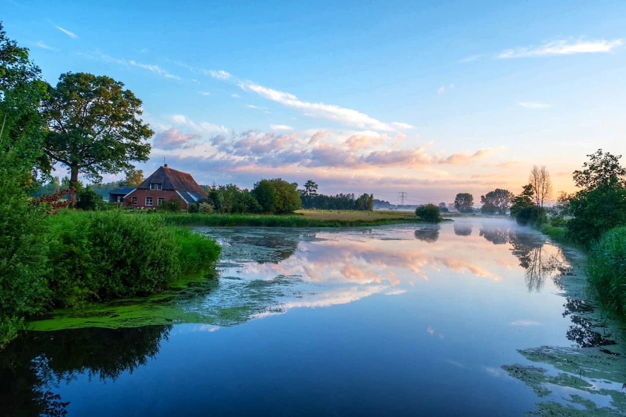 Zonsopkomst in Schuilenburg Friesland. Foto: Roelie van der Vegt