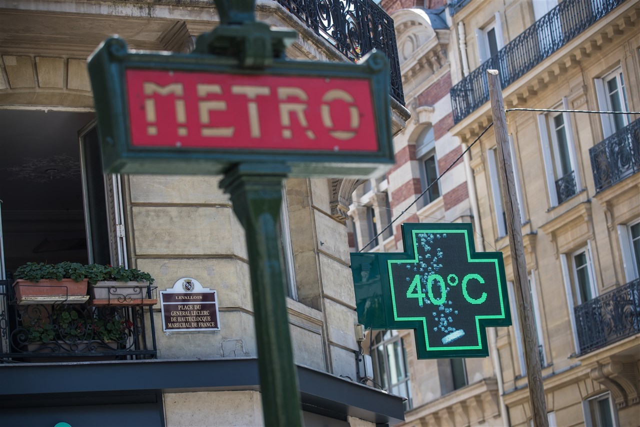 Deze zomer was er in Parijs een forse hittegolf. Foto: ANP / EPA / Christophe Petit Tesson