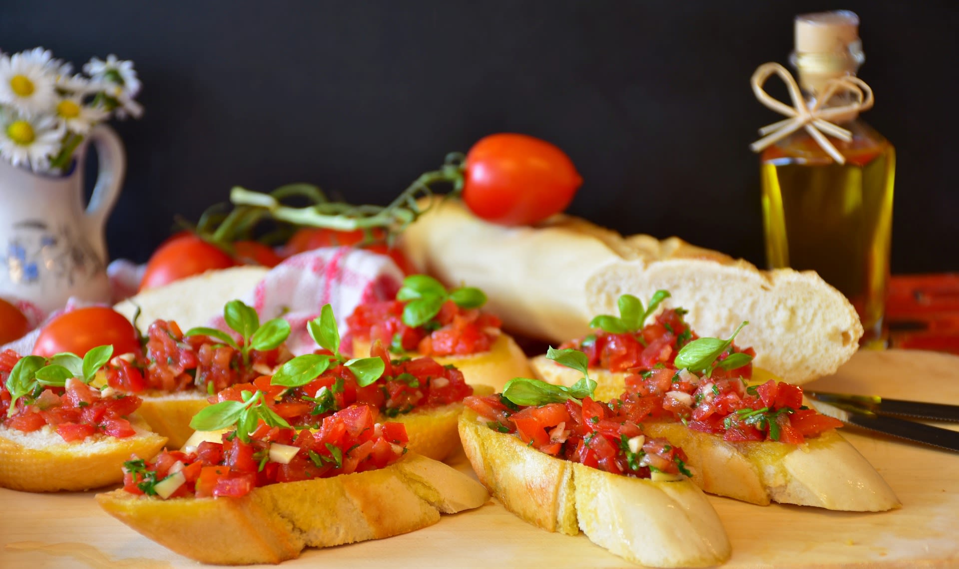 Bruschetta met gegrilde kerstomaatjes. Foto: Pixabay