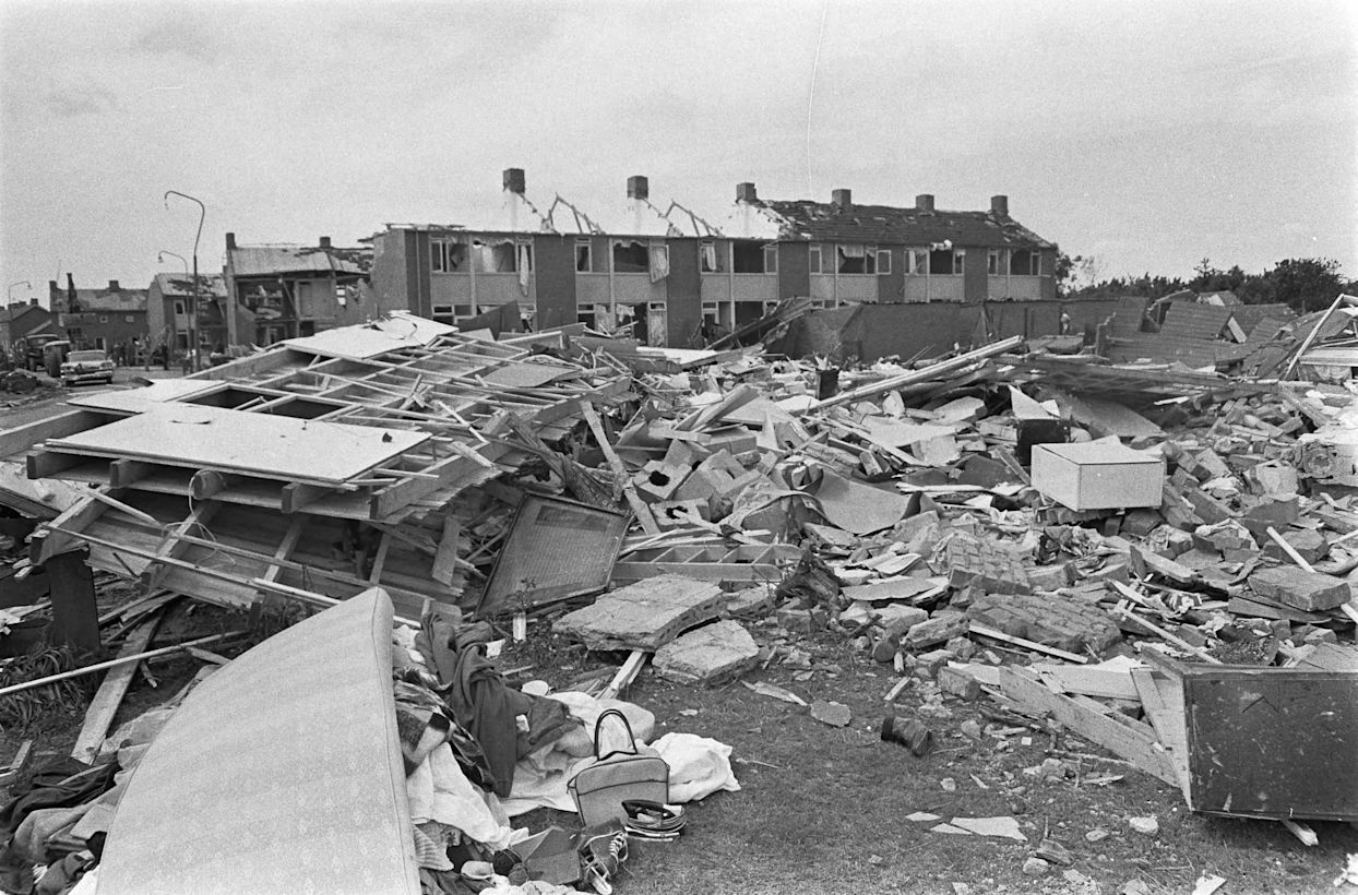 De schade in Tricht nadat het dorpje werd getroffen door een tornado. Foto: Nationaal Archief / Anefo.