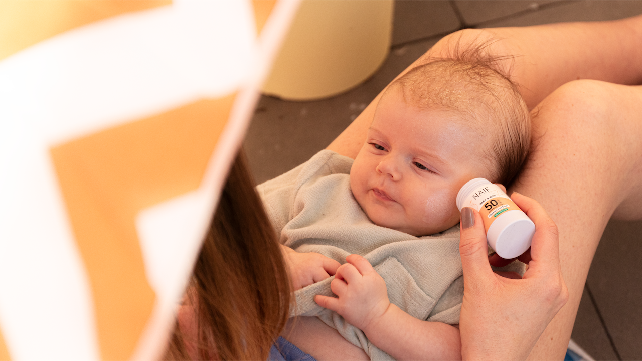 Moet je pasgeboren baby's ook insmeren?
