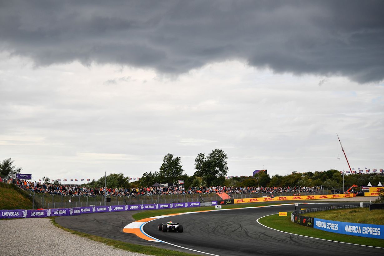 Afgelopen dagen trokken er stevige buien over Zandvoort. Foto: Getty Images / Red Bull Content Pool / Isack Hadjar.