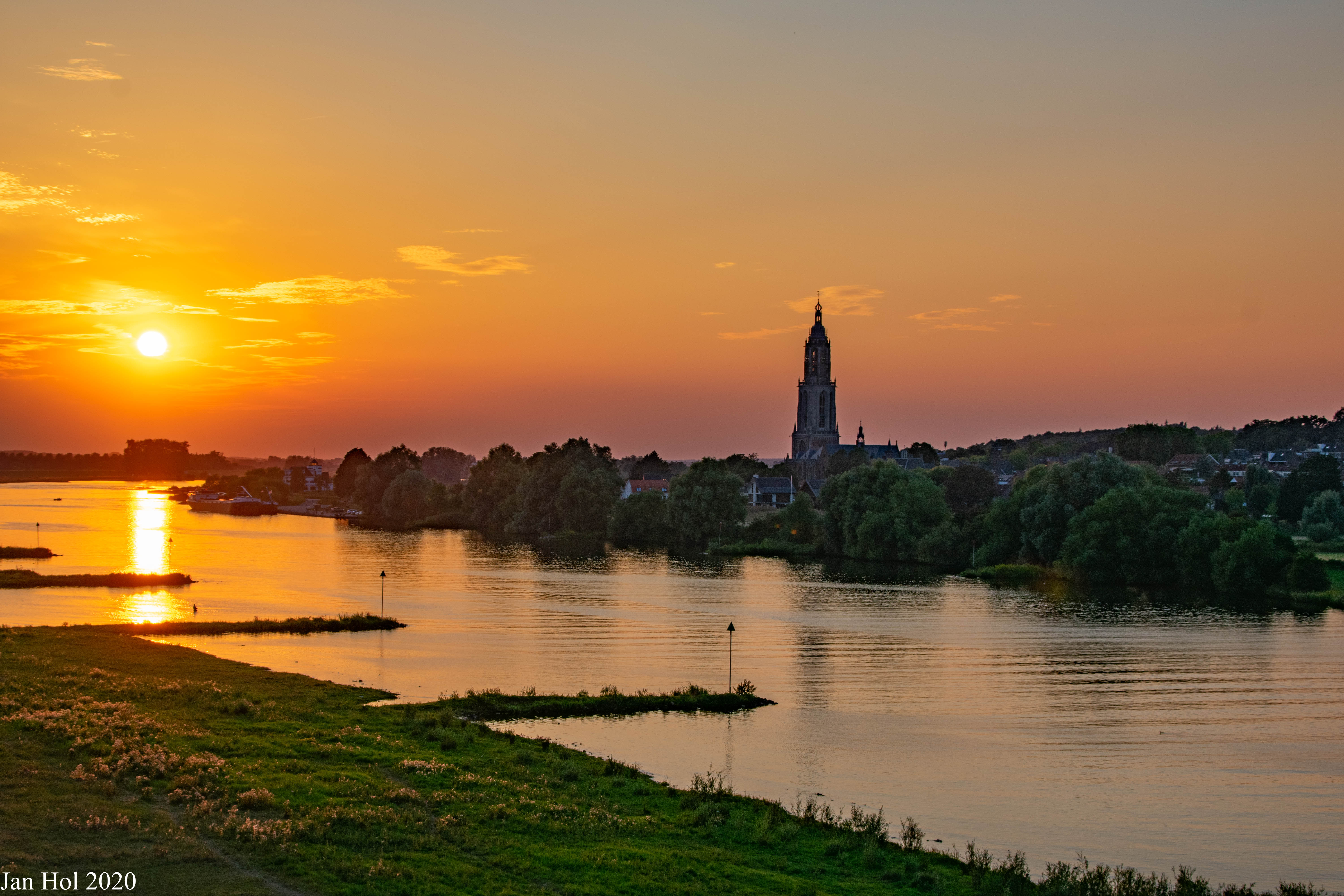 Zonsondergang bij de Rijn in Rhenen. Foto: Jan Hol