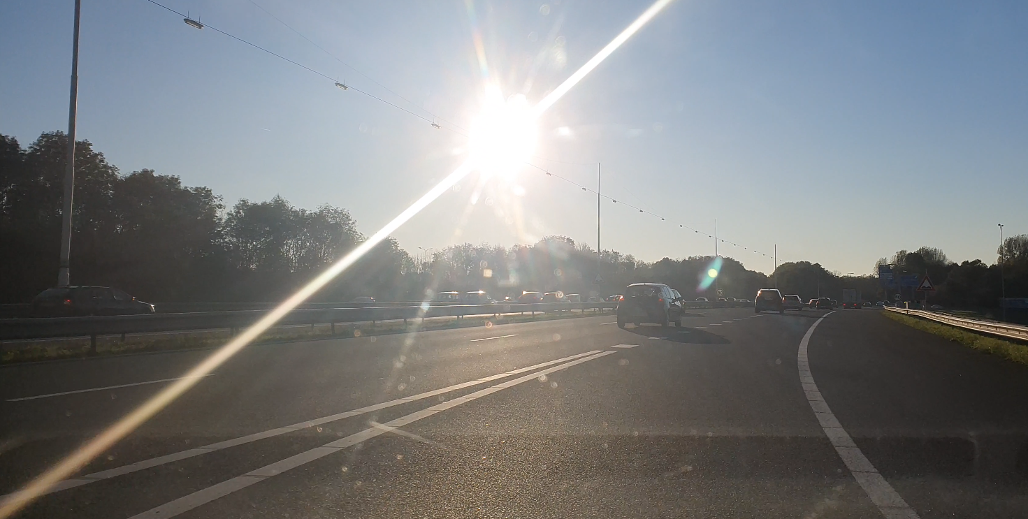 In deze periode hebben we de meeste last van de laagstaande zon