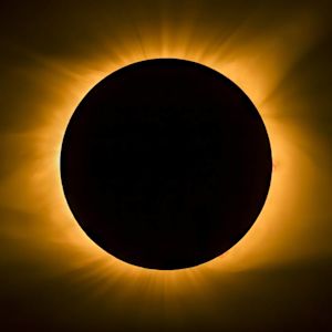 Hoe ontstaat een zonsverduistering?