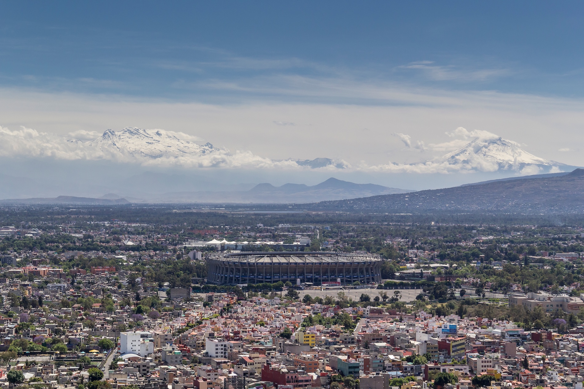 Buien en zeer felle zon bij opening WK in Mexico 