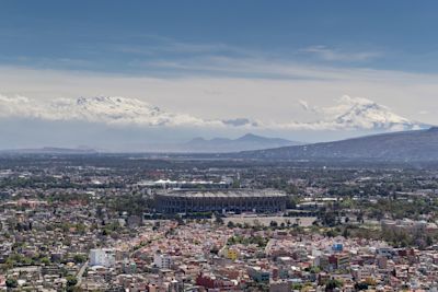 Buien en zeer felle zon bij opening WK in Mexico