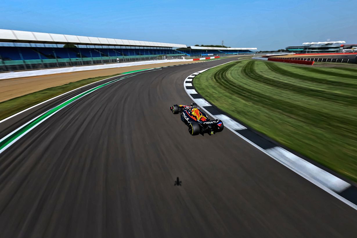 Liam Lawson op het circuit van Silverstone. Bron: Joerg Mitter / Red Bull Content Pool