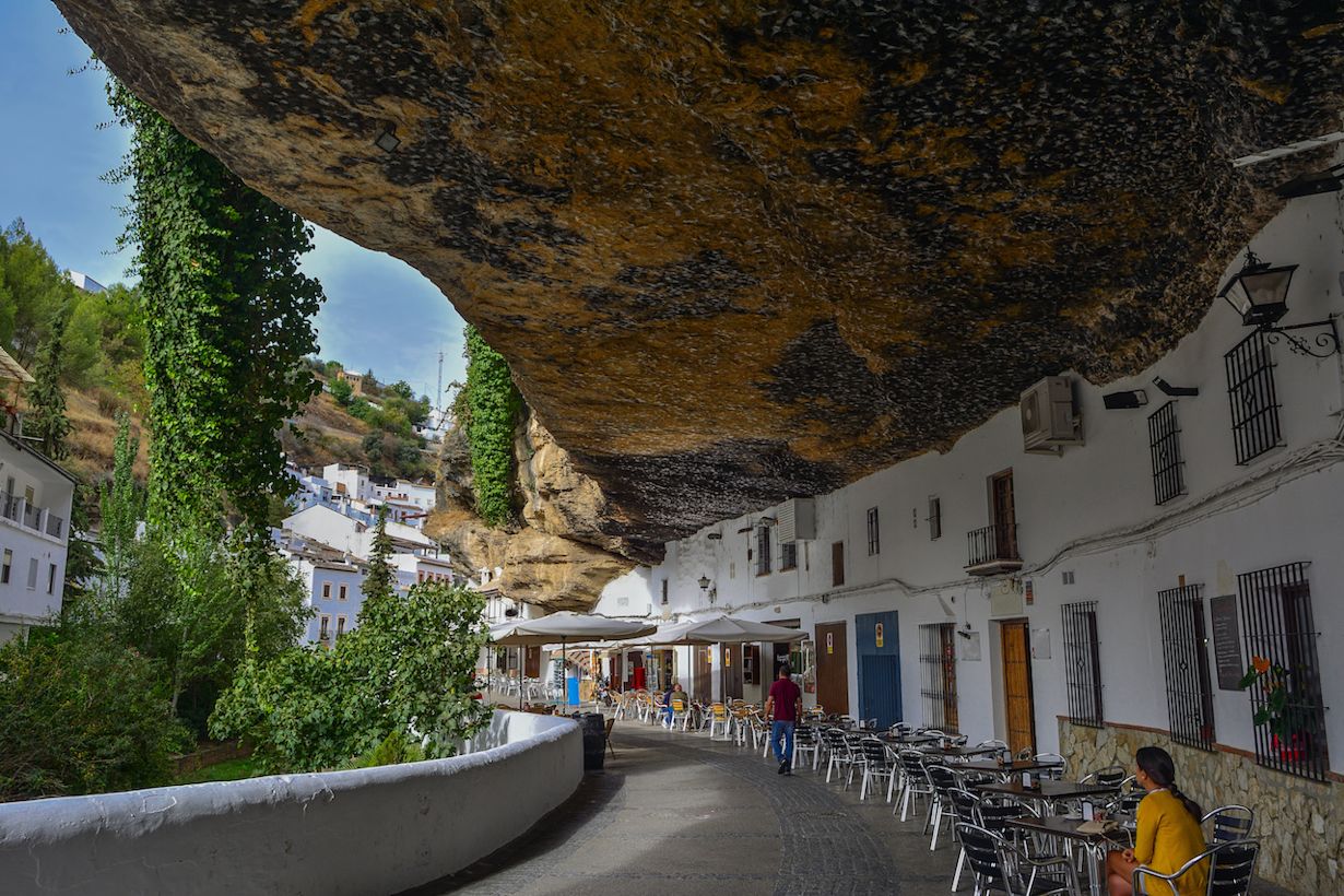 Spanje, Andalusië, Setenil de las Bodegas. Foto: Adobe Stock / Luc Kohnen.