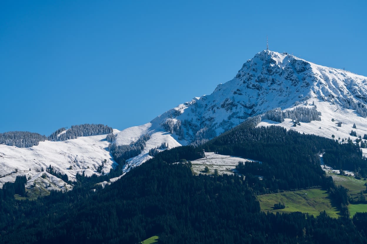 Eerste sneeuw op de Kitzbüheler Horn. Foto: AdobeStock / lexpixelart.