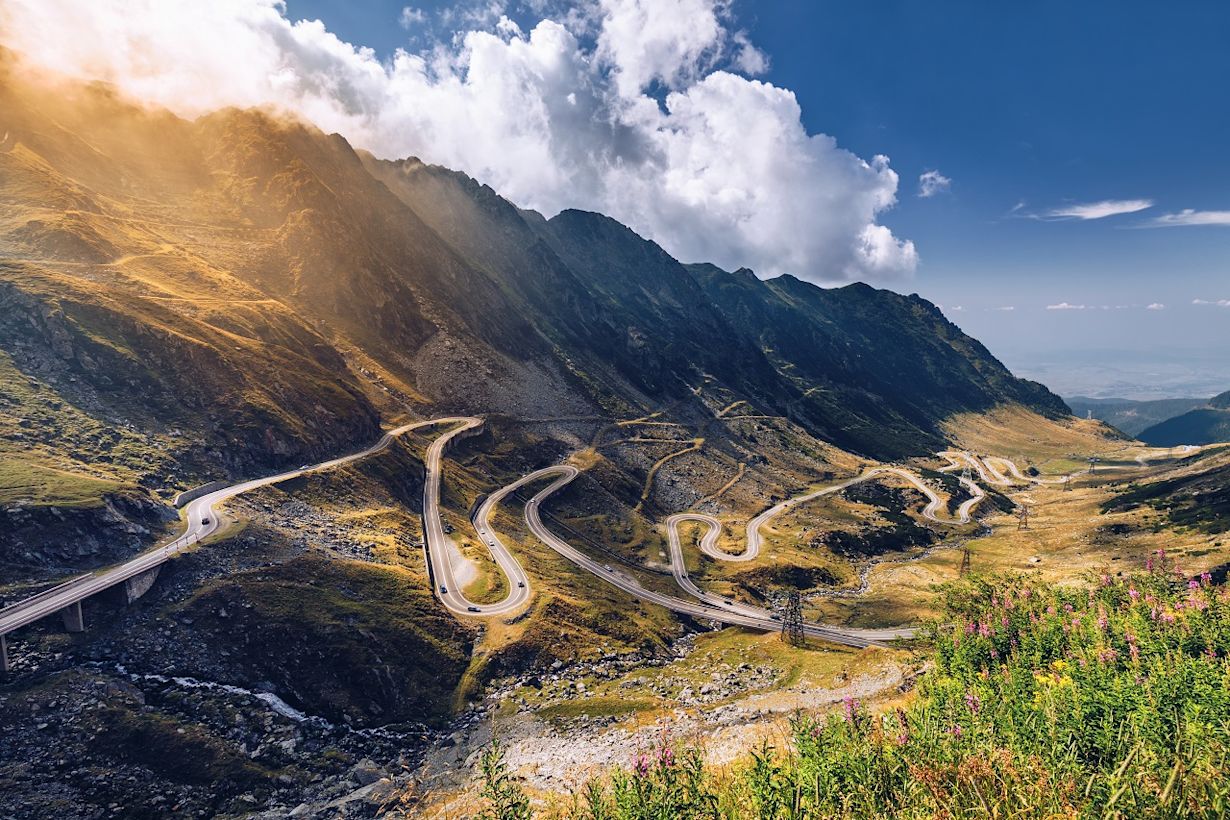 De spectaculaire DN7C road in Roemenië. Foto: Adobestock / daliu
