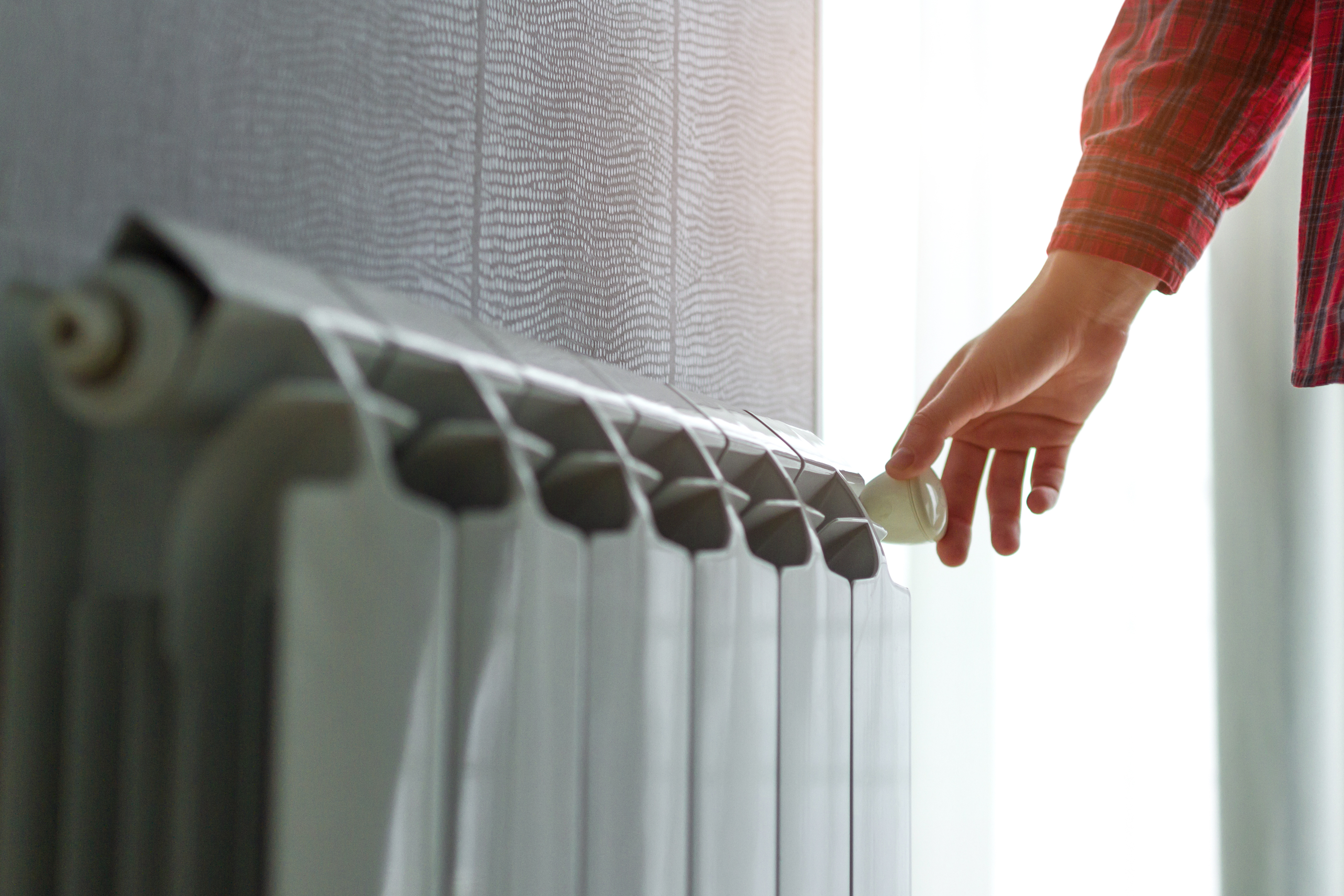 De verwarming een graadje lager zetten is best verstandig komende maand! Foto: Adobe Stock/Goffkein