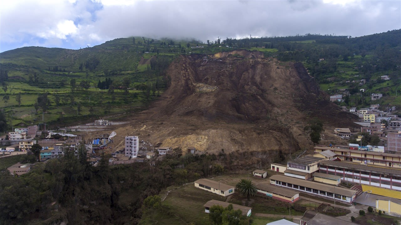 Aardverschuiving in Alausi, Equador. Foto via ANP EPA/Jose Jacome