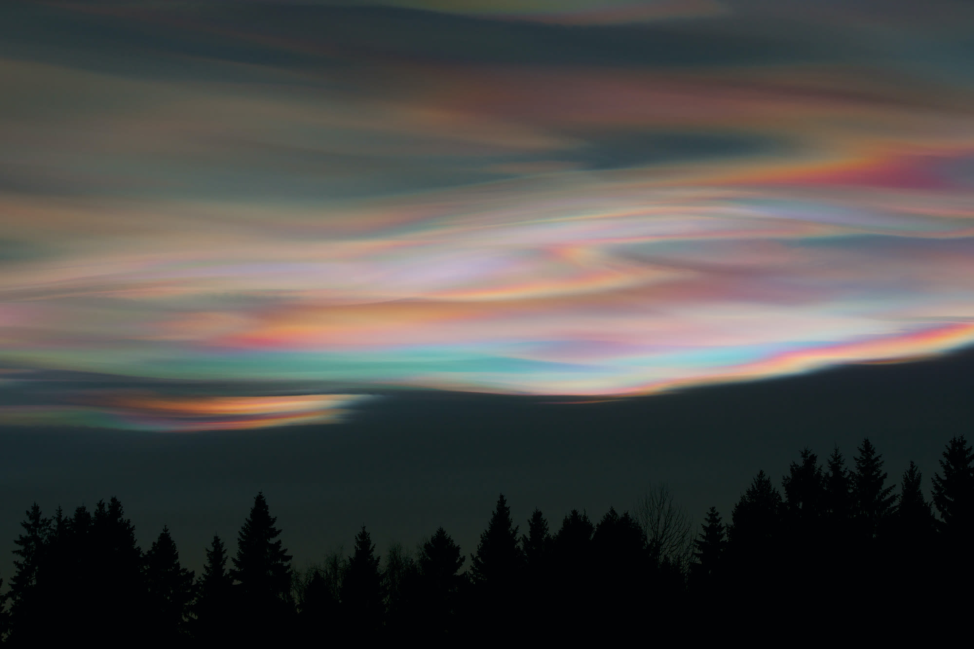 Zeer fraaie parelmoerwolken boven Noord-Europa. Foto: AdobeStock / Geir