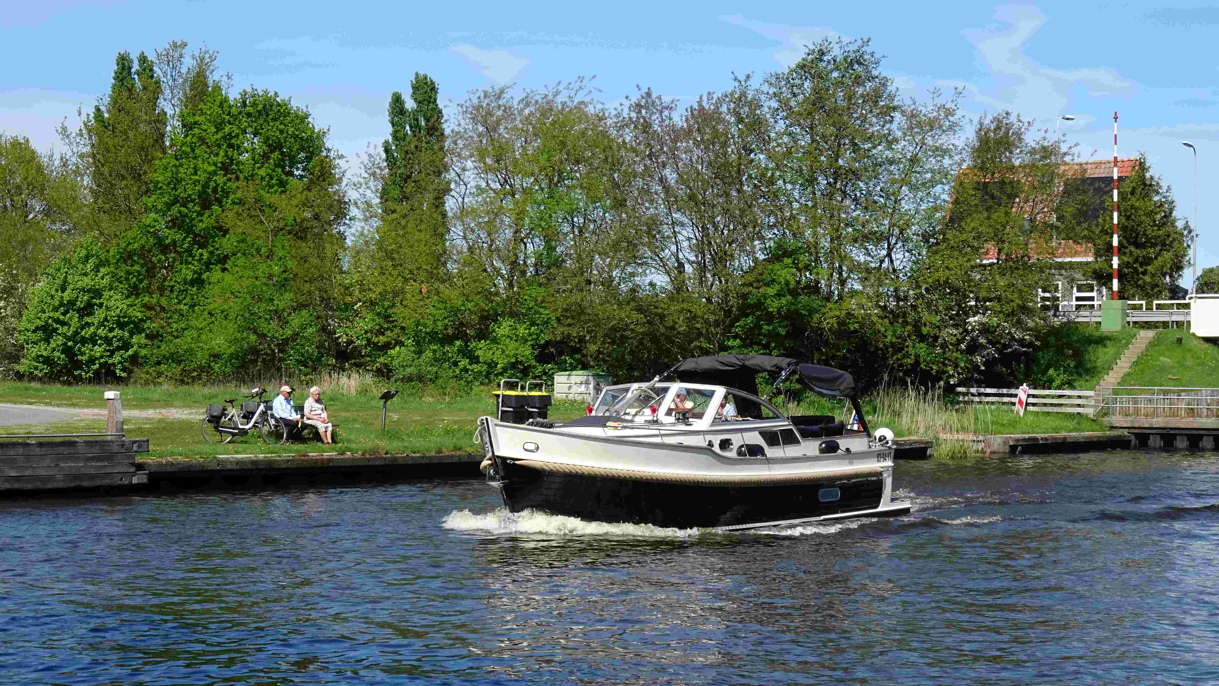 Lekker bootje varen, of bootje kijken. Foto: Albert Thibaudier