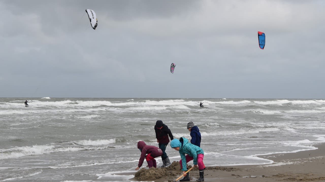 Vooral aan de kust kan het maandag soms flink waaien. Foto: Anne-Marie van Iersel. 