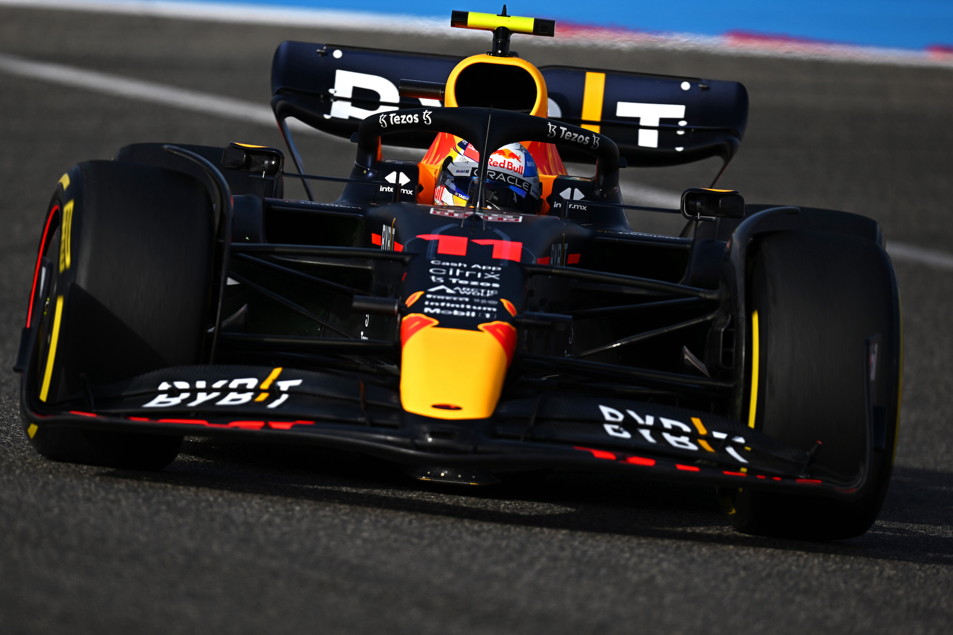 Sergio Perez in de RB18. Foto: Clive Mason / Getty Images via redbullcontentpool.com