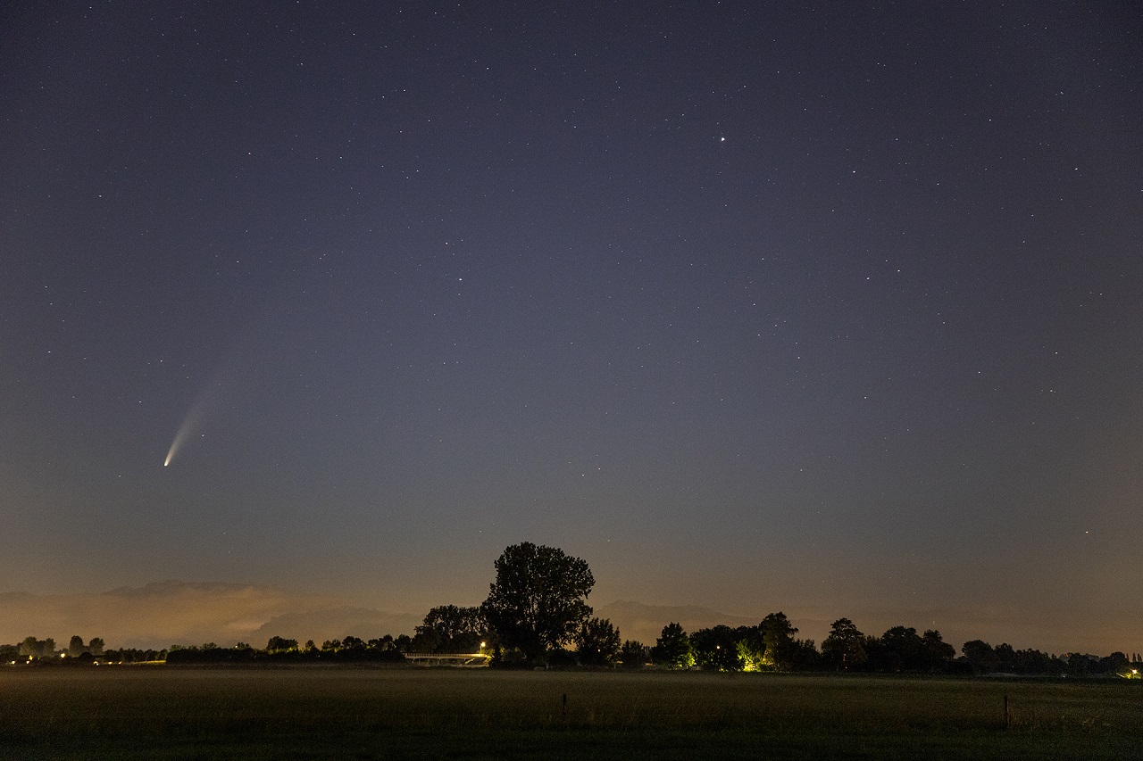 Don’t Miss the Stunning Comet Tsuchinshan-ATLAS: When to See It Live from Earth This October!