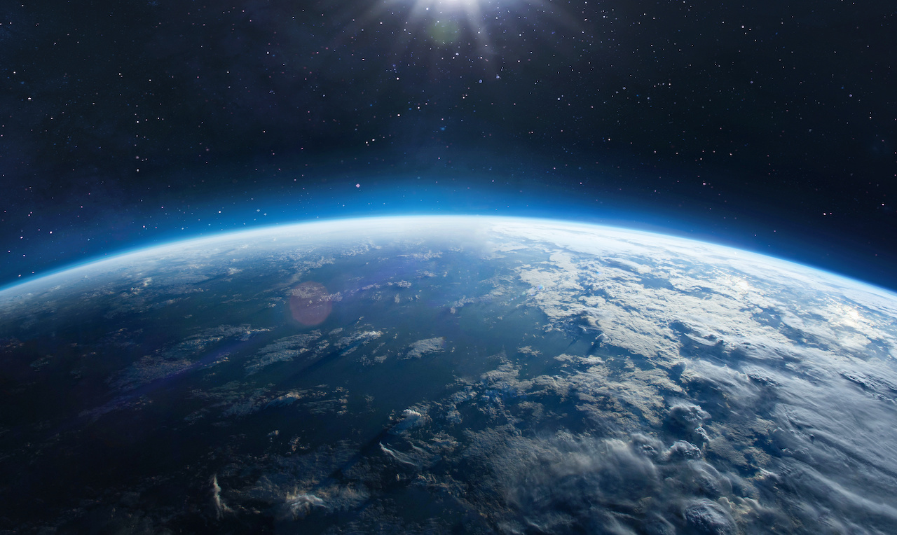 Atmosfeer vanuit de ruimte. Foto: Adobe Stock / Dimazel / NASA