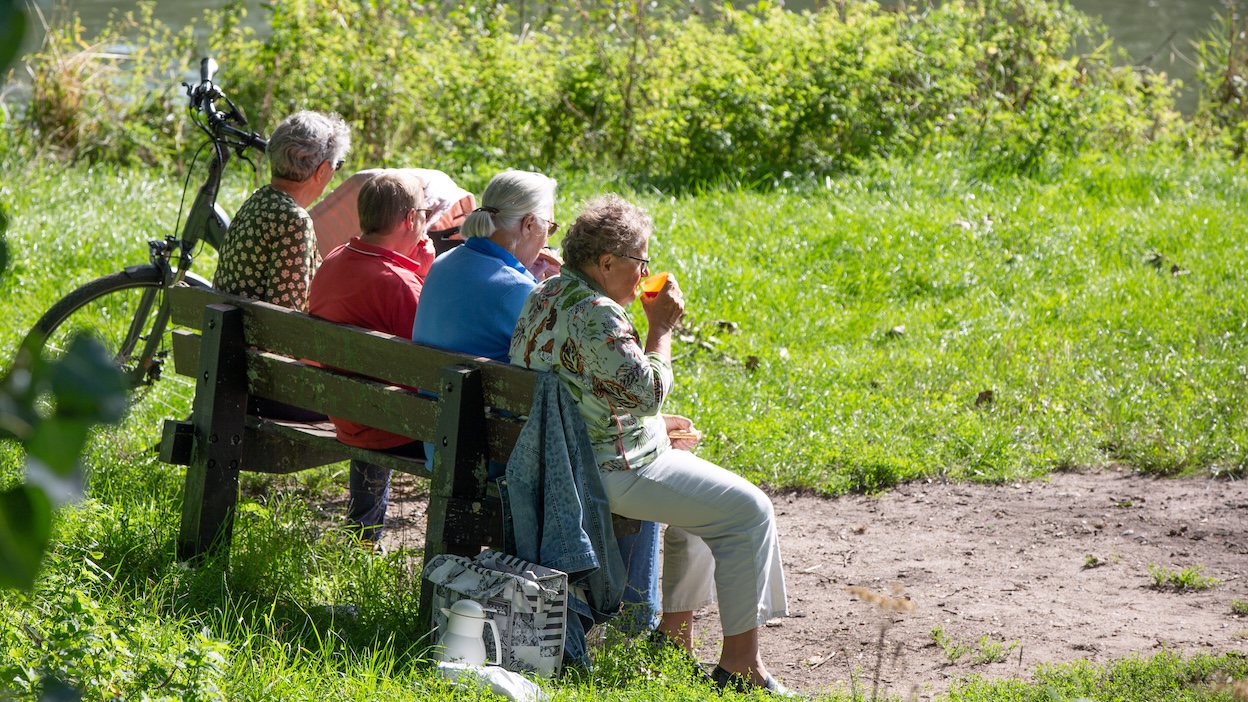 Genieten van de septemberzon. Foto: Ab Donker.