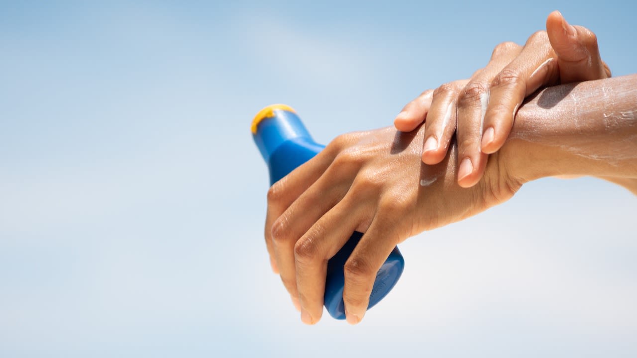 Binnen een kwartier kan onze huid al verbranden bij deze zonkracht. Foto: Adobe Stock / lesterman