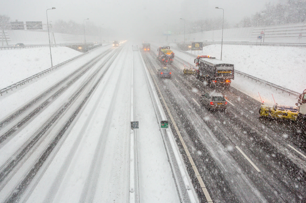 Sneeuw leidde in 2005 tot grote verkeershinder op de wegen. Foto: Adobe Stock / misign