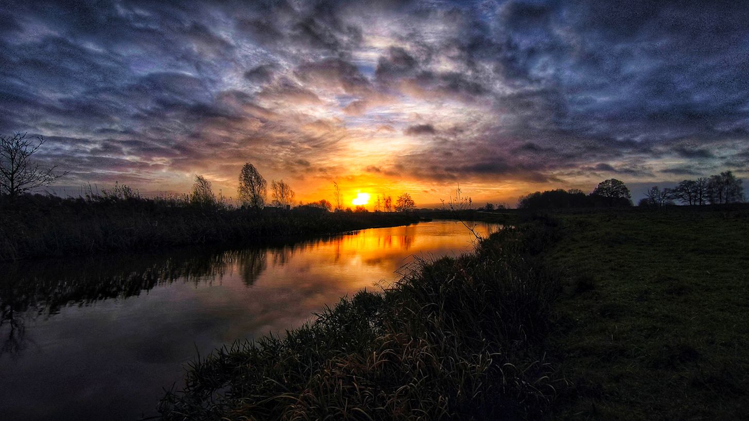 Ochtendschemering met wolken. Foto: Mark Klos