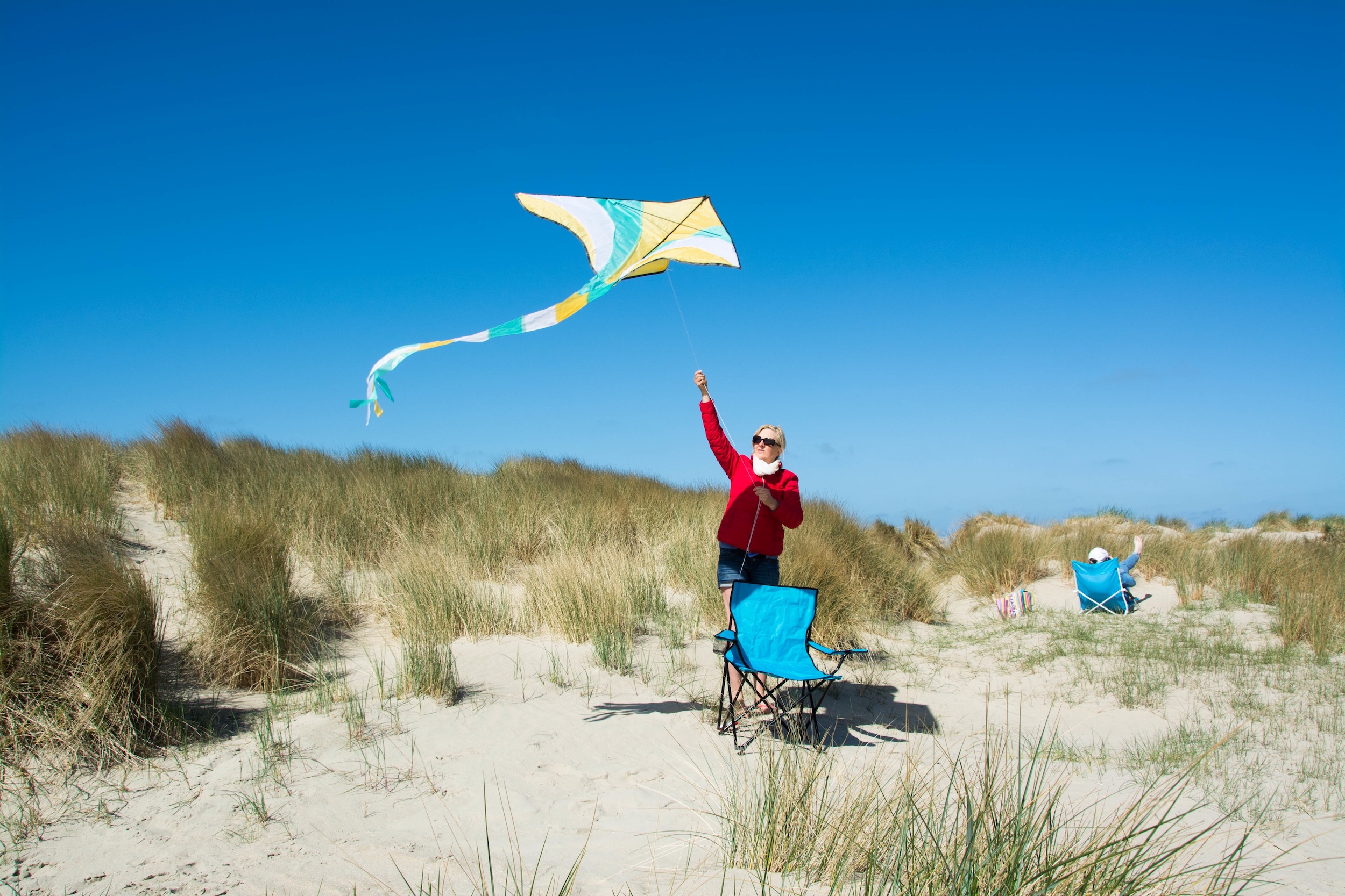 Vliegeren aan het strand van de Noordzee. Foto: Adobe Stock / Andrea.