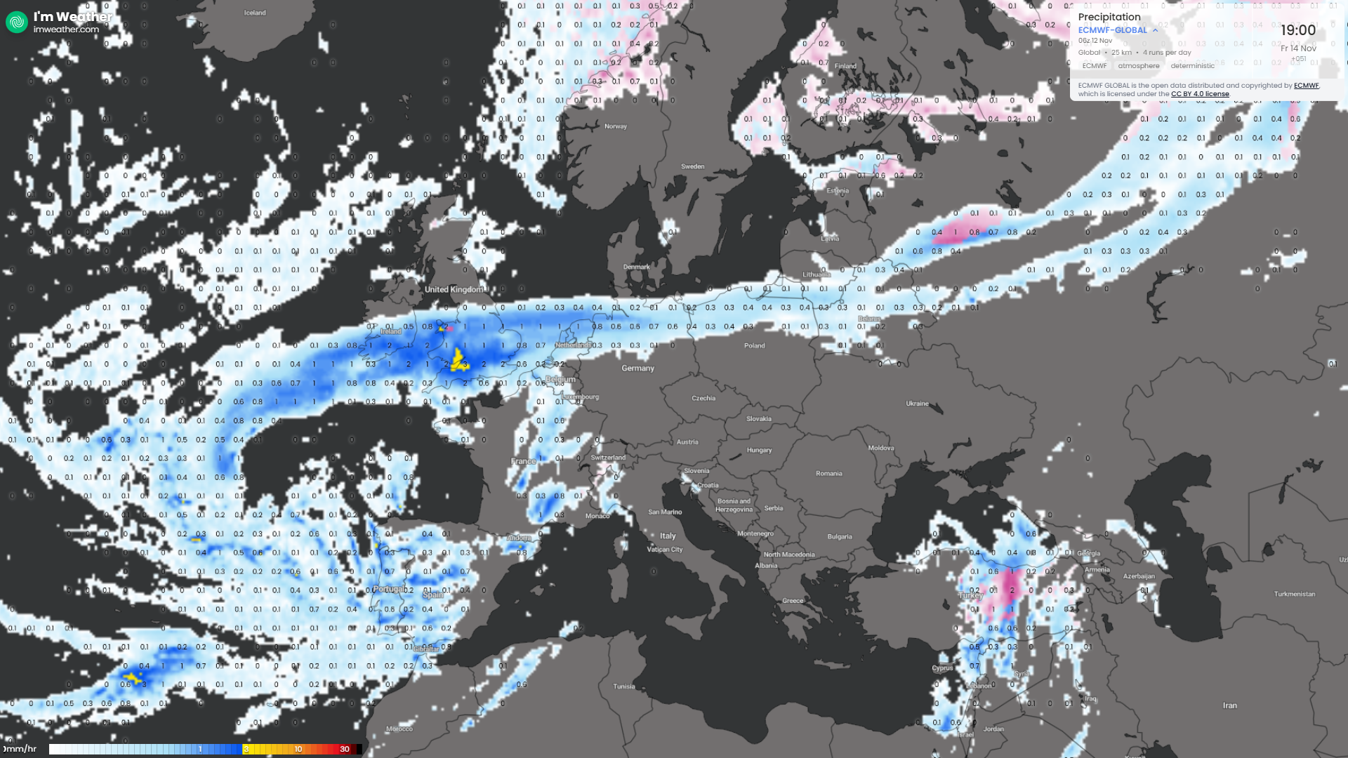 In het ECMWF-model is het uitgestrekte neerslaggebied op vrijdagavond om 19:00 uur duidelijk te zien. Bron: I’m Weather.