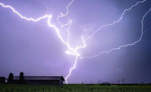 Na uitzonderlijke hete vrijdag volgen stevige regen- en onweersbuien