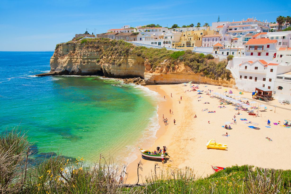 Prachtig strandweer in de Algarve. Foto: AdobeStock / santosha57