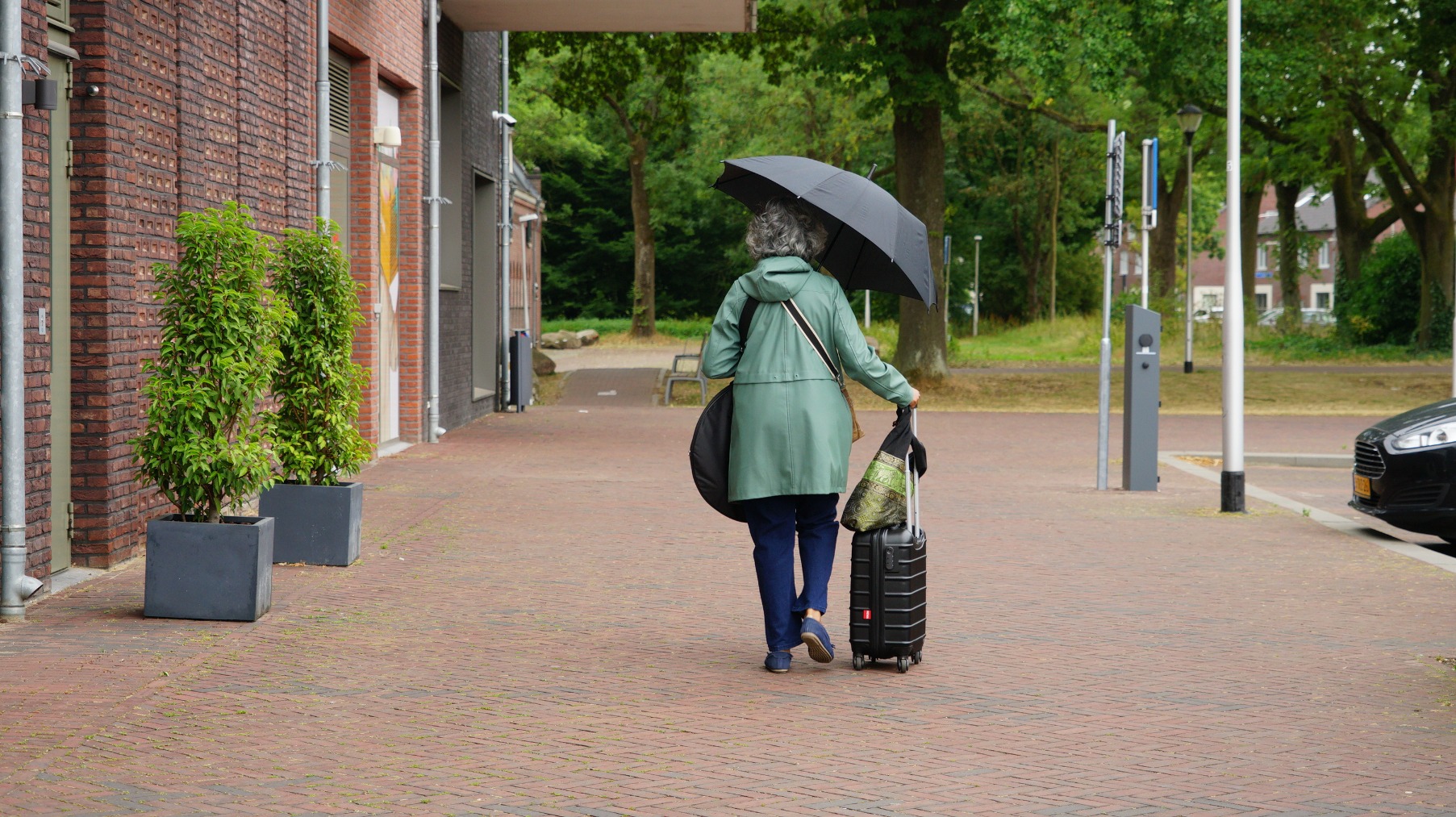 De paraplu komt deze zondag goed van pas. Foto: Toon Boons