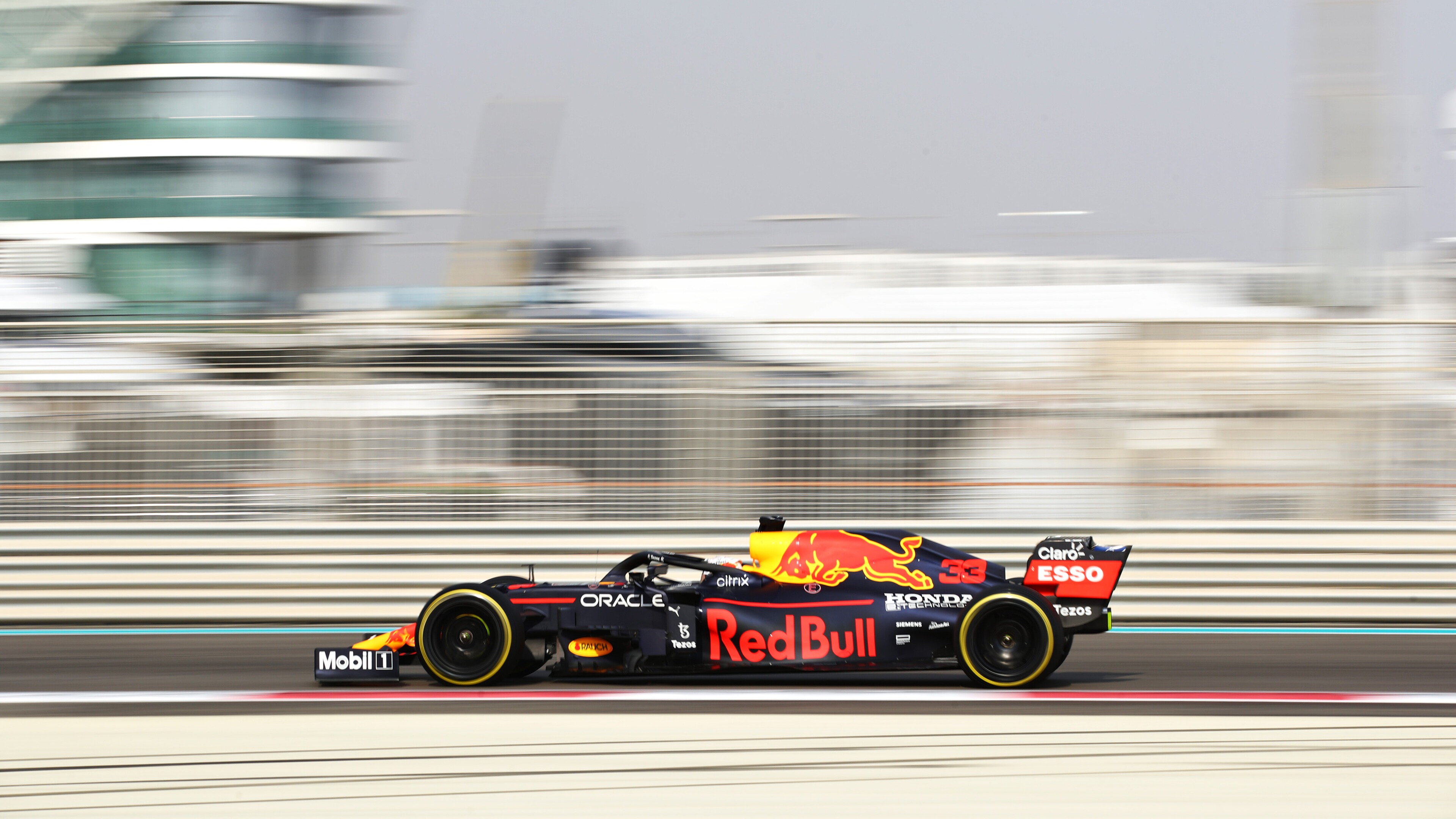 Max Verstappen in Abu Dhabi 2021. Foto: Getty Images / Red Bull Content Pool