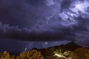 Noodweer op Mallorca en Ibiza houdt nog even aan