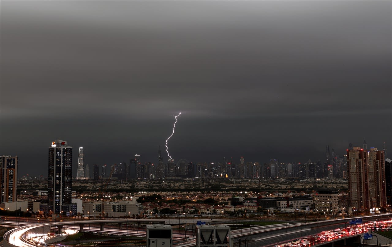 Zware regen- en onweersbuien in Dubai. Foto: ANP/EPA/ALI HAIDER