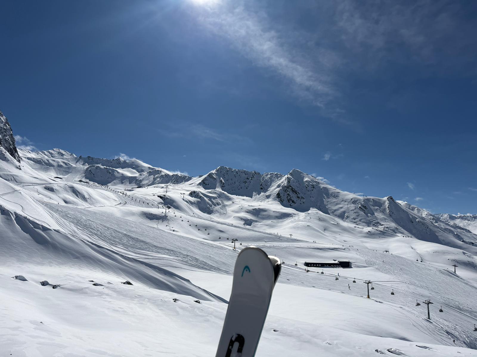 Wintersportbeelden Alpen: heerlijk wintersportweer na sneeuwdump