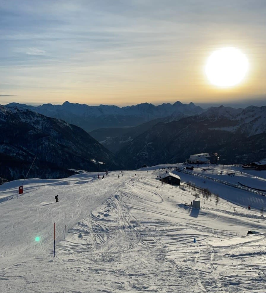 Watery sun on the slopes of Bruel Cervinia.  Photo: Jaap van Bergen