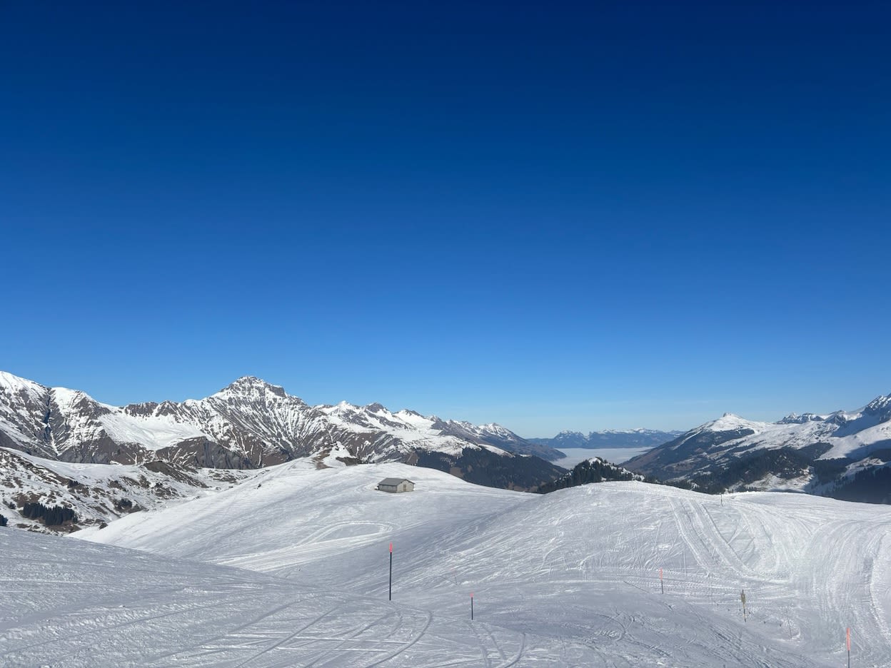 Blauwe lucht in Alpen. Foto: Fabienne Lafeber.