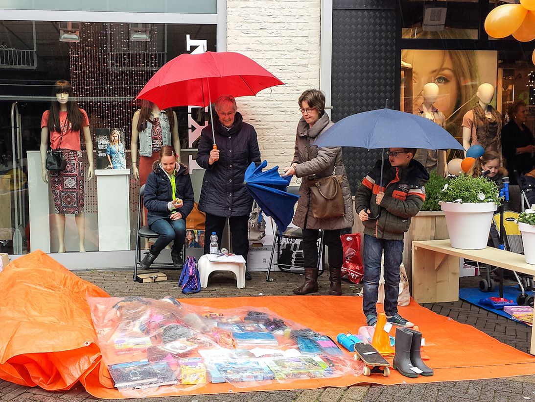 Koningsdag 2016: koud met buien. Foto: Burry van den Brink.
