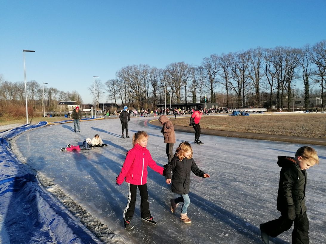 Mogelijk kan dinsdag worden geschaatst. Foto: Henk Wiggers