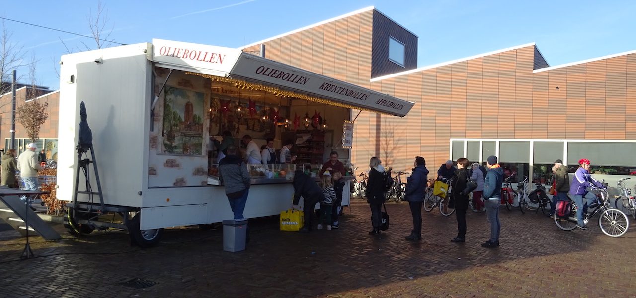 Oliebollenkraam op zachte oudejaarsdag. Foto: Albert Thibaudier