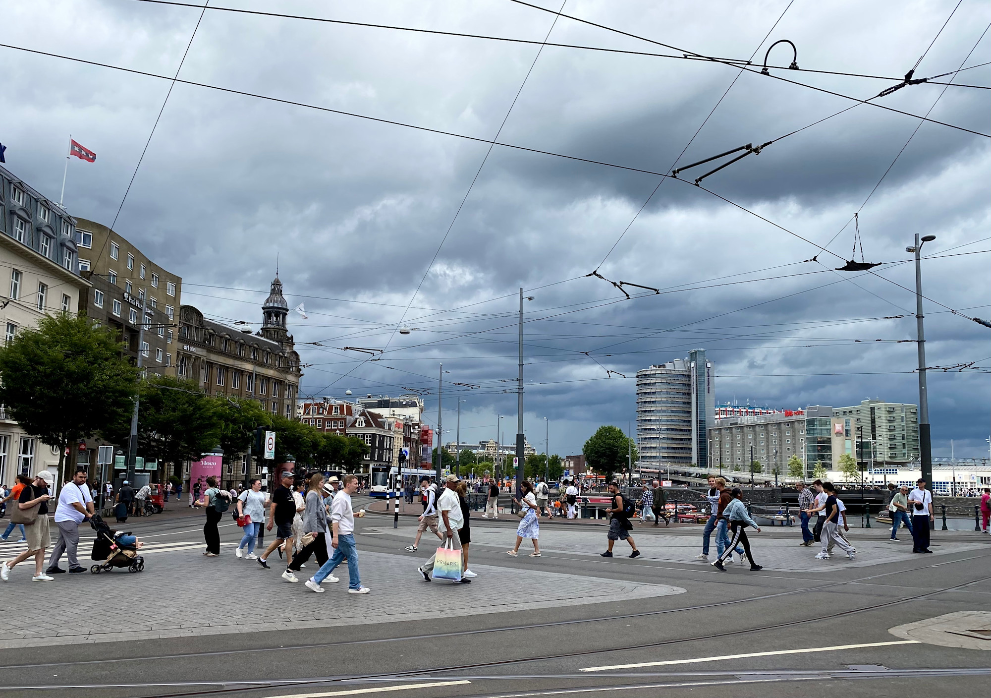Het blijft komende tijd wisselvallig zomerweer. Er zijn buien, maar tijdens droge momenten is het prima weer om buiten te zijn. Foto: Yolande Mulder.