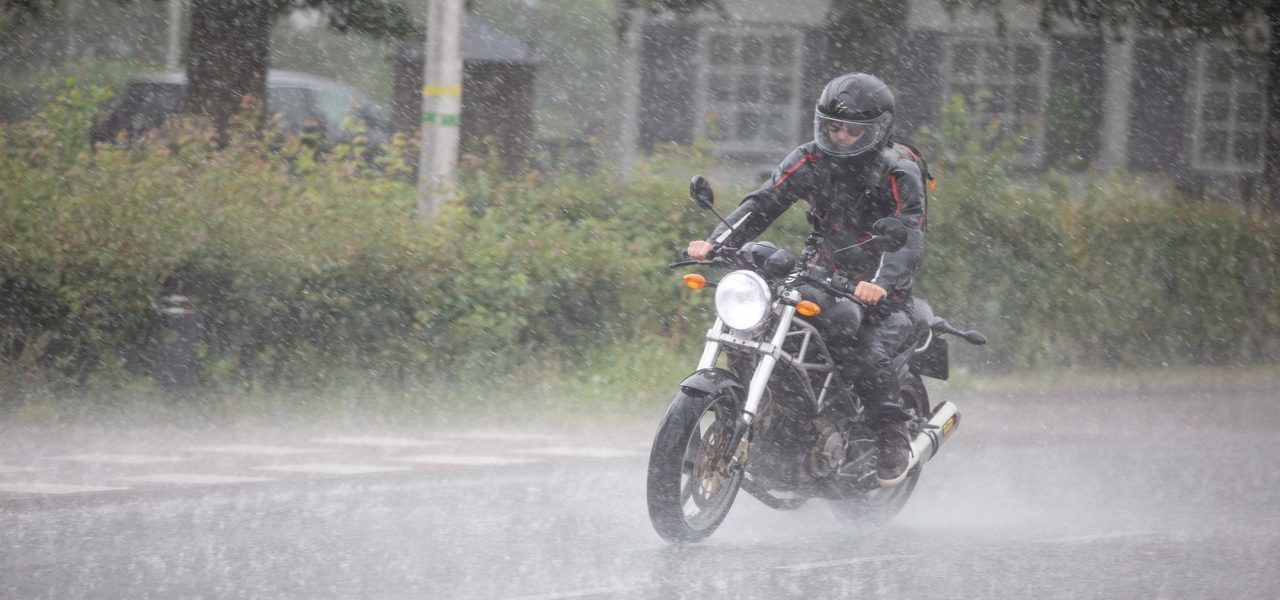 df38fc6c-weekverwachting-herfst-regen-op-de-motor-augustus-1280x600