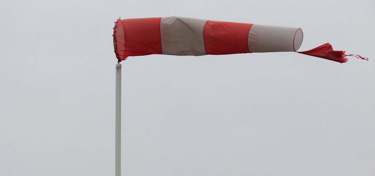 De definities van storm en zware windstoten