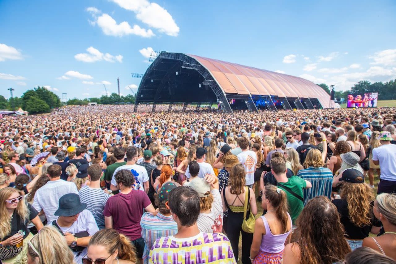 Blauwe luchten zijn dit jaar vooral op zondag weggelegd voor Lowlands. Foto: Kamiel Scholten / Festileaks