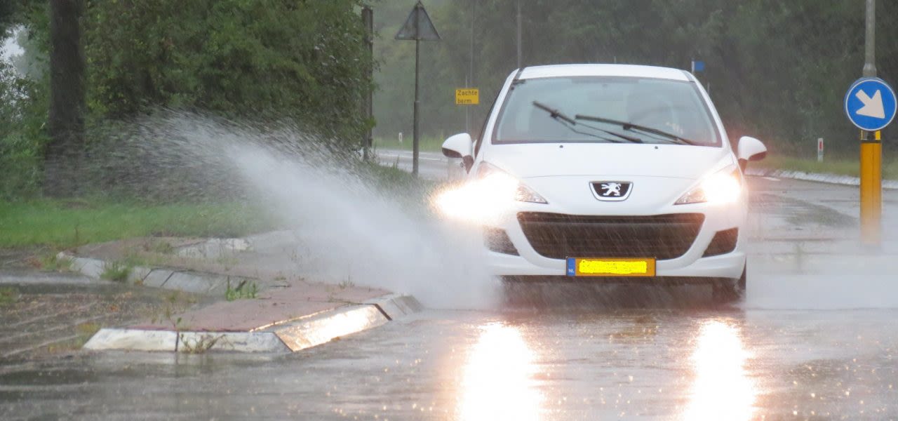 fac6c07e-hevige_regenval_archieffoto_jannes_wiersema-1280x600