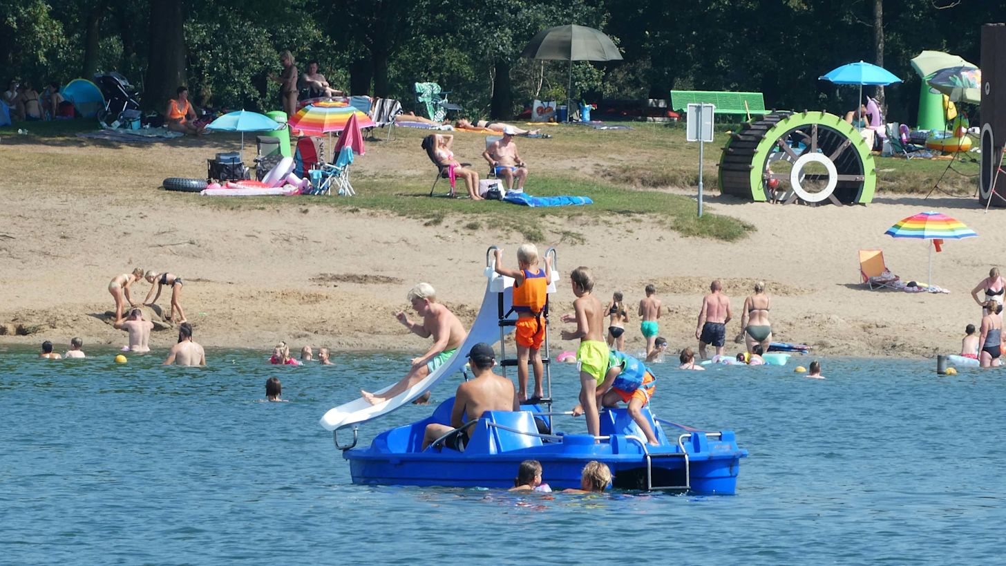 Chercher à se rafraîchir avec le vélo sur l'eau. Photo : Willy Bonnink-Naves